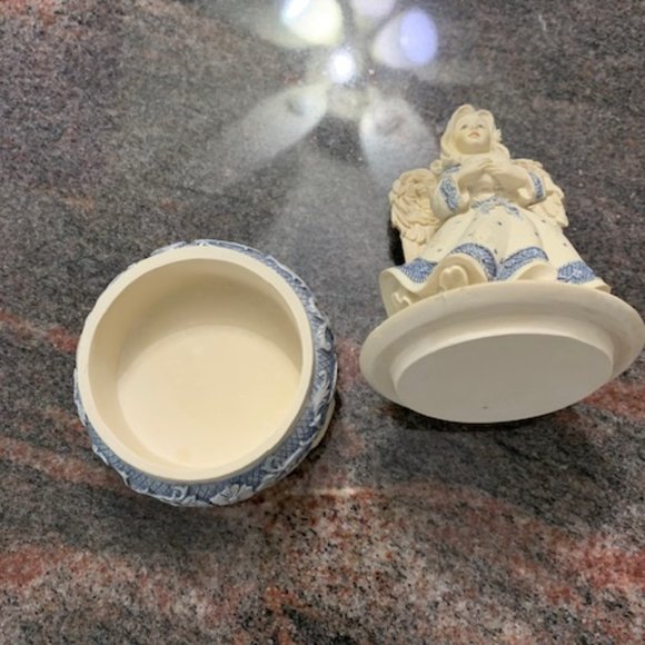 Sarah’s Angel "Love" Trinket Box - Picture 6 of 7